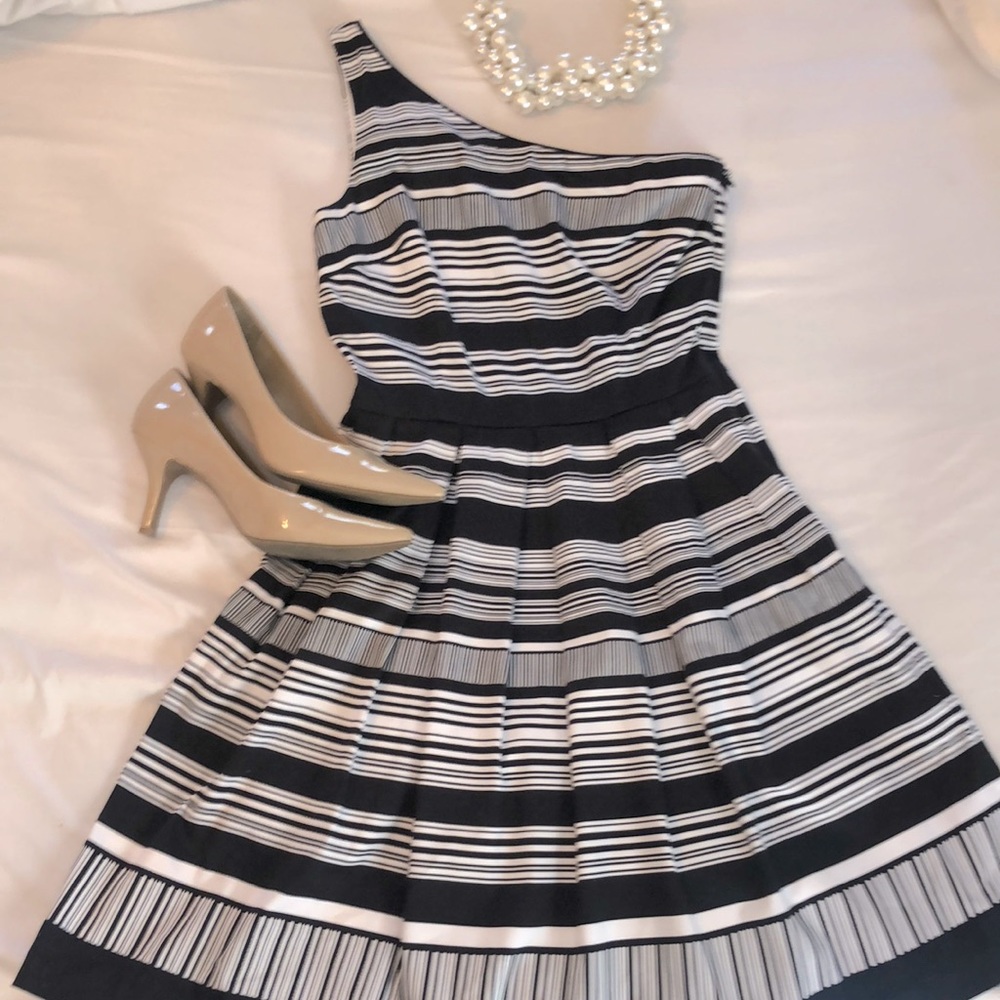 White House Black market one shoulder dress- EEUC